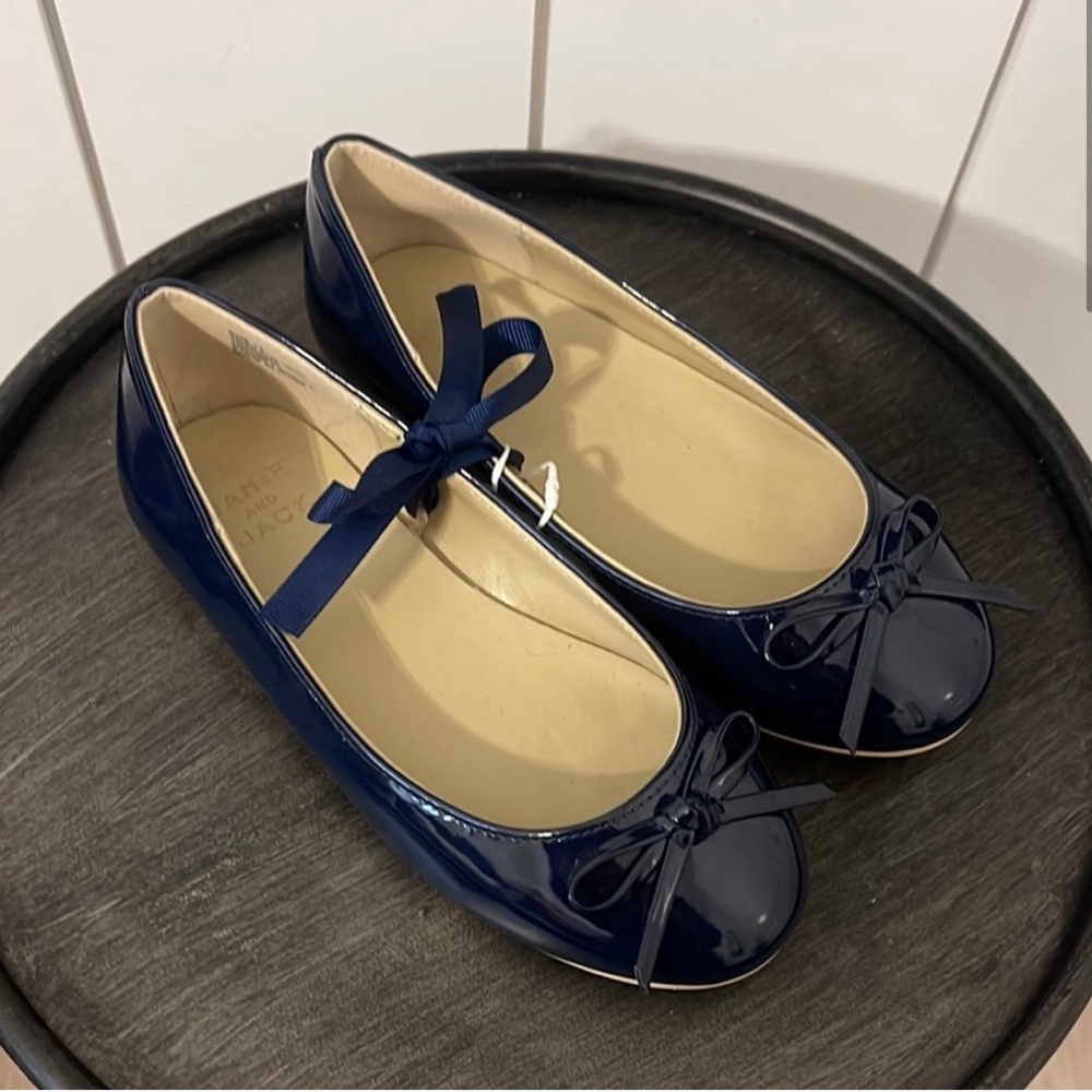 Janie and Jack used patent leather girls shoes navy